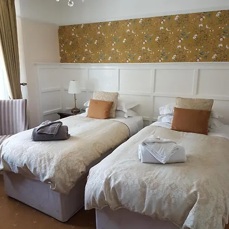 Dolphin 4* Looe